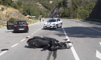 Budva: Sudar motora i automobila, jedna osoba povrijeđena