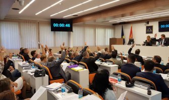 Sjednica SO Budva: Spriječen fizički obračun Krapovića i Lazovića