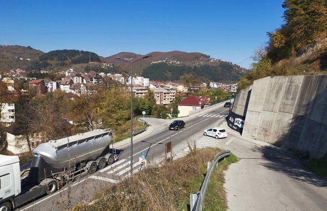 Crna tačka skupe bjelopoljske zaobilaznice: Djeca i vozači svakodnevno u opasnosti (VIDEO)