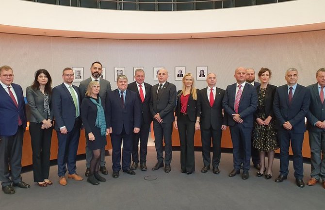 Spremni za otvaranje novih direktnih avio-linija između Crne Gore i Njemačke