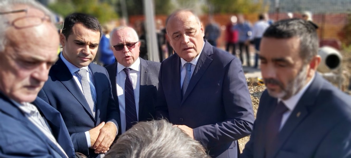 727456514834147322591786141481054898225152o