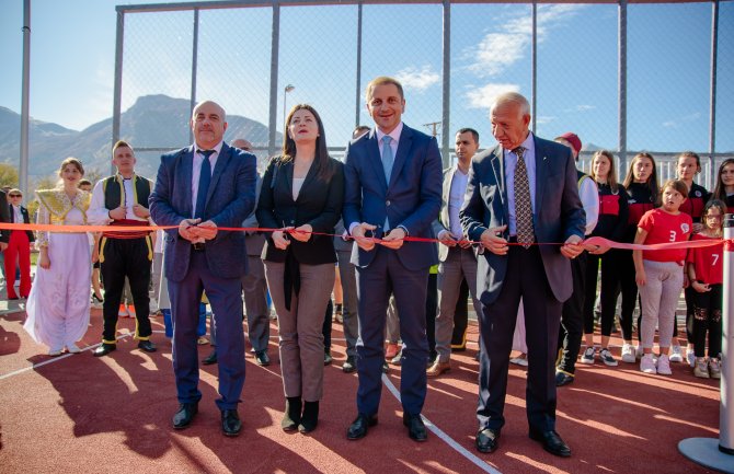 Otvoreni školski sportski tereni u Gusinju vrijedni 350.000