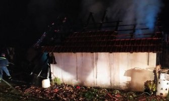  Vatrogasci uspjeli da odbrane kuću od vatre