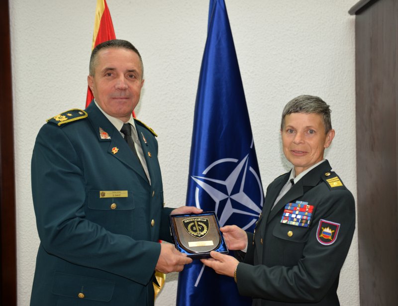 4899040494206b61dd28co