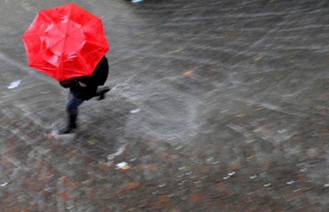 Narandžasti meteoalarm za područje cijele CG: Obilna kiša i jaki udari vjetra