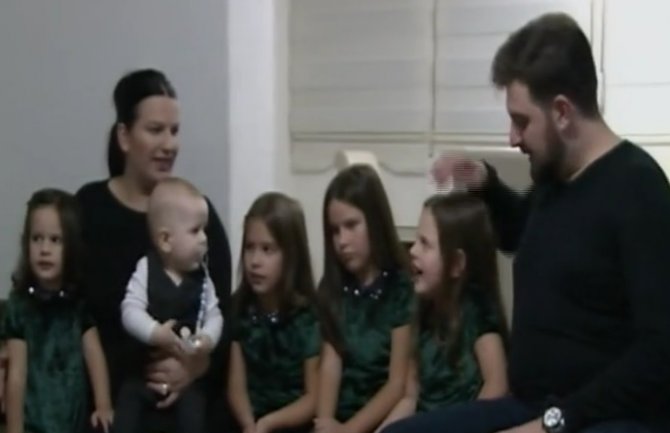 Bogatstvo koje se čuva u srcu: Brojna, mlada i srećna porodica Mustajbašić iz Bijelog Polja 