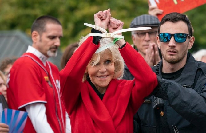 Džejn Fonda provela noć u zatvoru nakon protesta