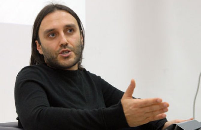 Koprivica: Pokrenuti pitanje donošenja zakona o Skupštini i Vladi