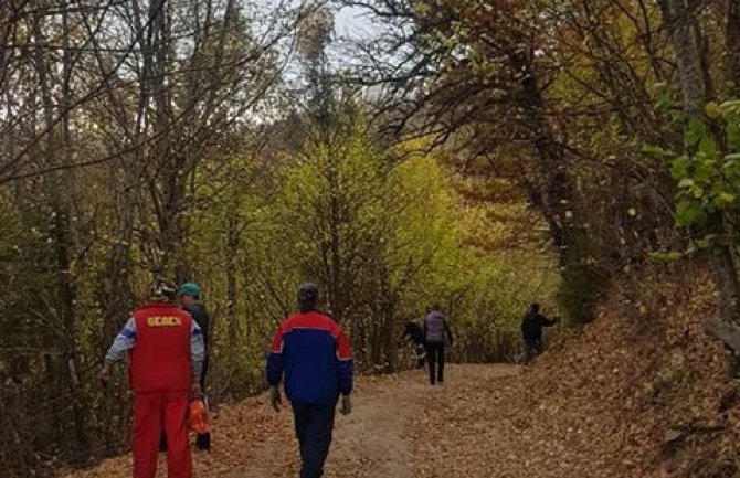 Uz slogu sve se lako postiže: Mještani sela Vergaševići - Kovren zajednički okrčili seoski put (FOTO)