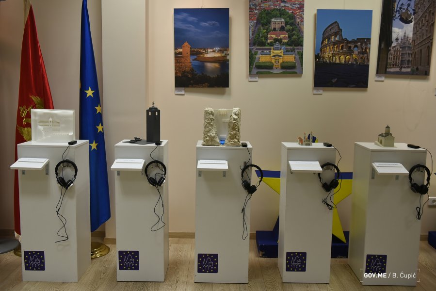 490137982033503579e42o