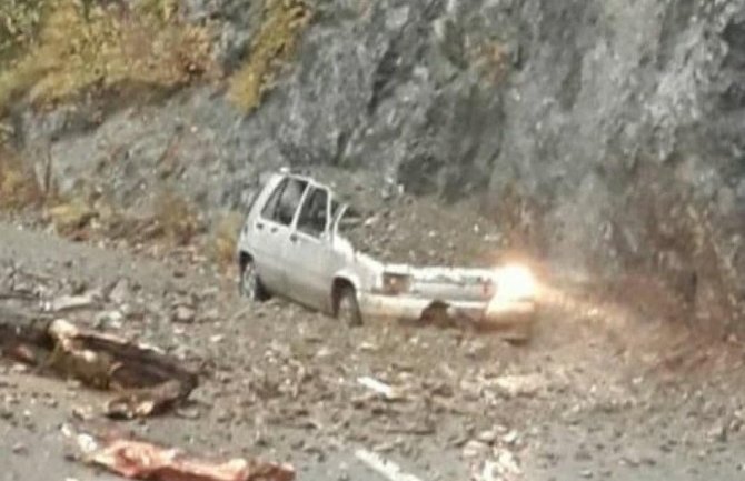 Do daljnjeg obustavljen saobraćaj na putu Podgorica-Kolašin, prema BP prohodan put Nikšič-Žabljak-Pljevlja preko Kovrena