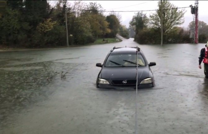 Direktorat Mup-a: Nagli rast vodostaja Zete i Morače, odroni, vjetar porušio stabla u Biogradskoj gori