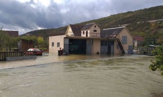 Evakuacija mještana iz nikšićkog sela, izlile se planinske rijeke u Kolašinu, ugrožene kuće(VIDEO)