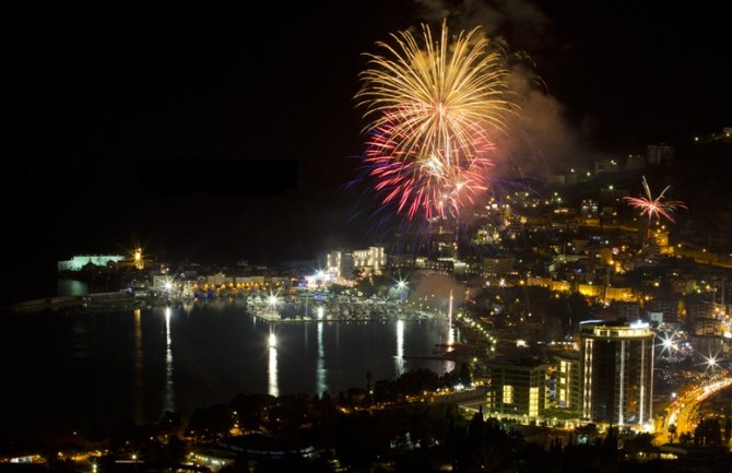 Bez tradicionalnih dočeka, ugostitelji čekaju nove mjere, građani najviše putuju u Tursku