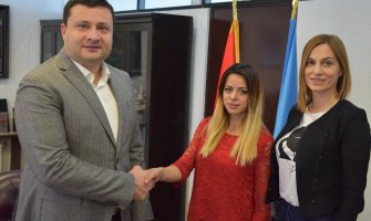 Dženada Rizvanović prva Romkinja zaposlena u Opštini Bijelo Polje