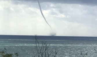 Pijavica na moru kod Ulcinja