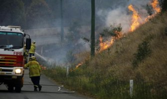 U požaru u Australiji tri osobe stradale: Vatrogasci se bore sa vatrom, dim stigao do Novog Zelanda 