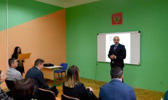 Donirali opremu za multimedijalnu učionicu u cetinjskoj Gimnaziji