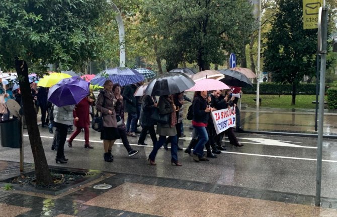 Majke neće odustati, i dalje će na ulici tražiti da im se vrati doživotno stečeno pravo 