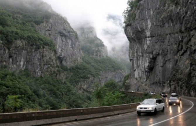 Saobraćaj na putu Mojkovac - Đurđevića Tara i dalje obustavljen