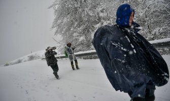 Obilne sniježne padavine u Frnacuskoj, bez struje 145.000 ljudi(VIDEO)