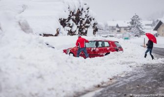 Austrija: Zbog snijega i poplava uništene kuće, odsječena sela