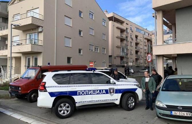 Drama: Policajac se posle svađe sa suprugom zaključao i prijeti da će se ubiti