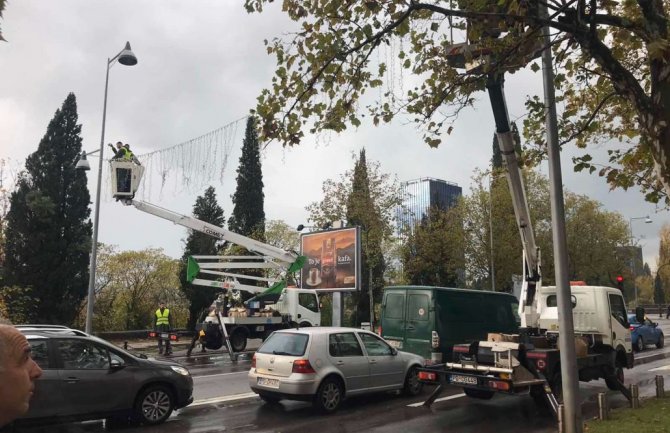 Počele pripreme za novogodišnje ukrašavanje Podgorice: Sijaće kao veliki evropski gradovi