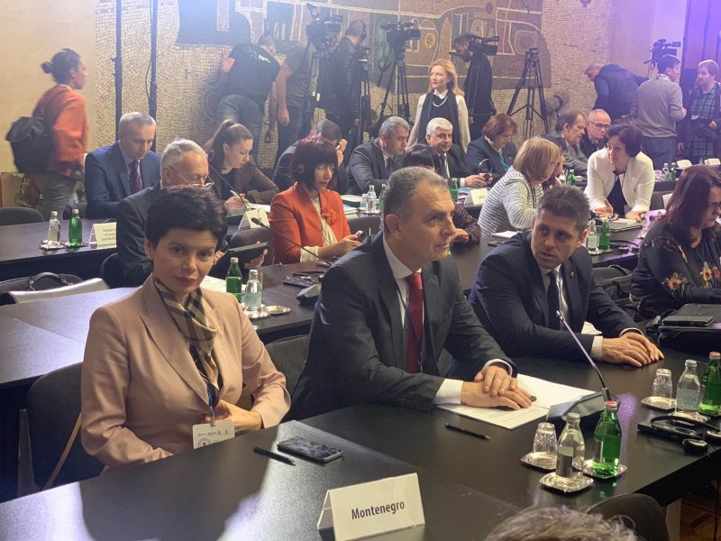 IMG8ed85160a631a1bcf4066b7458806978V