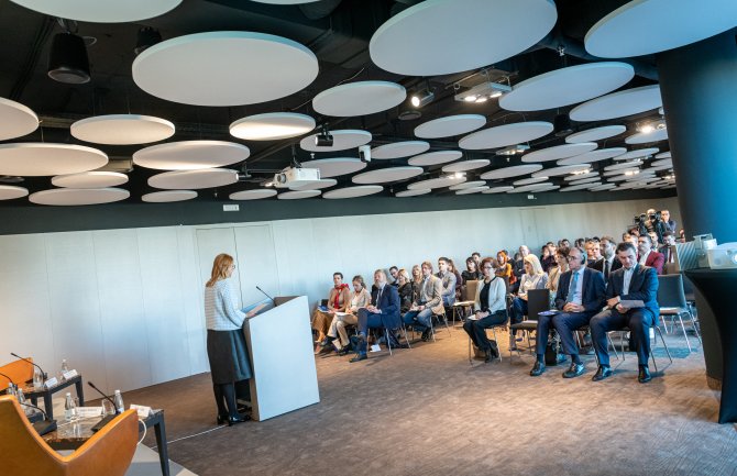 Digitalizacijom usluga, državna i lokalna administracija jačaju efikasnost svog poslovanja i smanjuju troškove