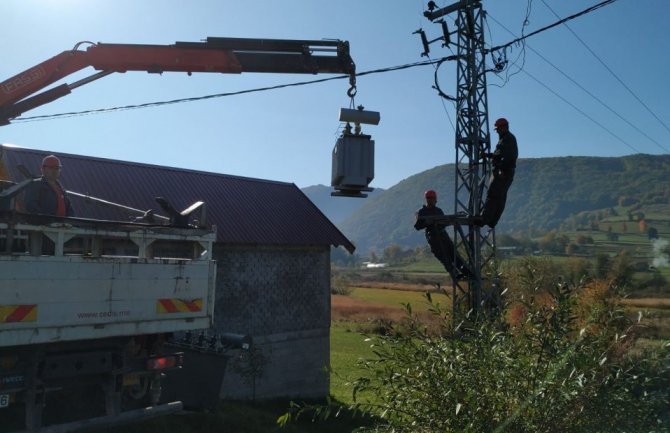 Na području opština Berane i Andrijevica nepoznata lica ukrala preko 400 litara trafo ulja