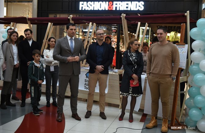 Janović sa preduzetnicima: Opredijeljeno 800 hiljada za projekte za mlade