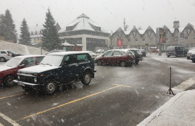 Žabljak osvanuo u bijelom ruhu