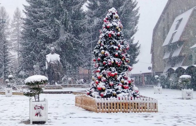 Zimska idila: Sjever u bijelom ruhu (FOTO)
