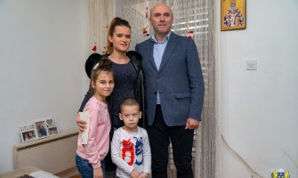 Carević donirao novembarsku platu samohranoj majci iz Budve