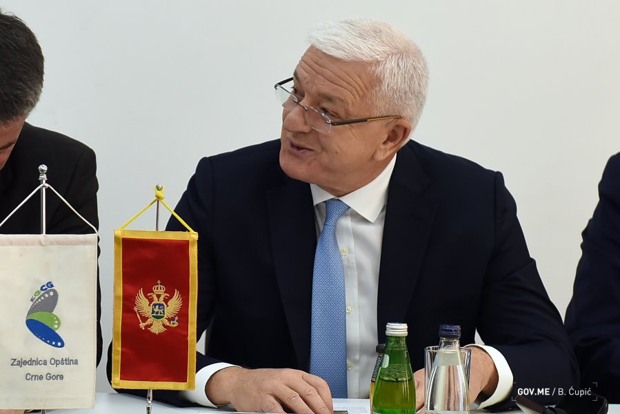 49203571587f102154cbbo