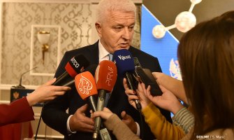 Marković: Ne napadamo crkve i manastire