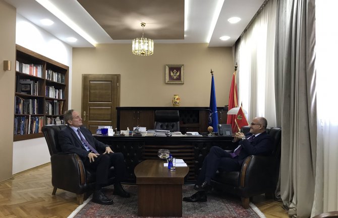 Tokom mandata u Podgorici bio posvećen afirmaciji političkih kontakata između dvije zemlje