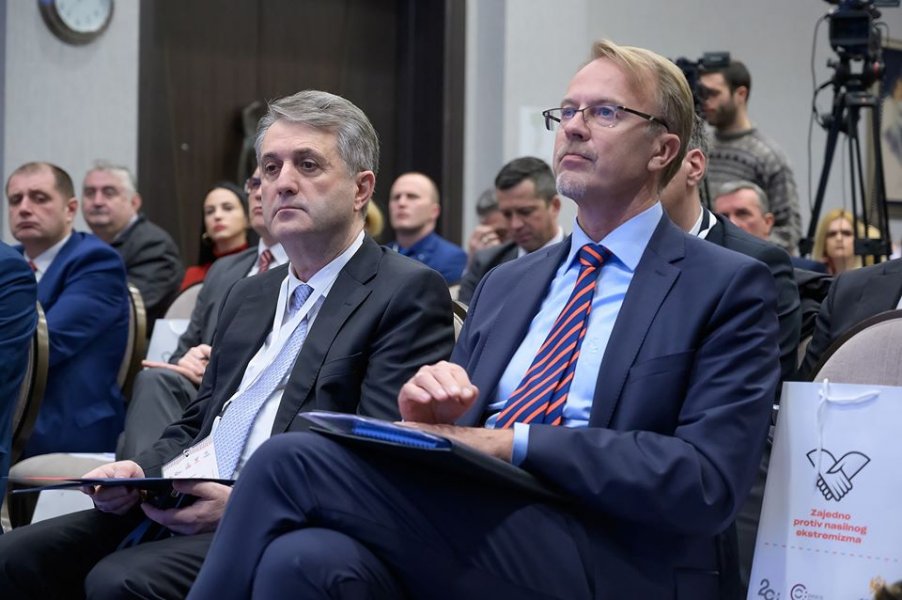 7954067032715628162476344686216070518800384o