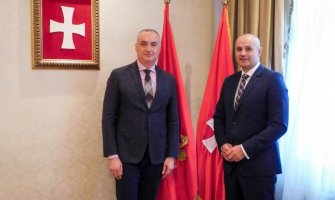 UCG poklonio 17 računara cetinjskim seoskim školama