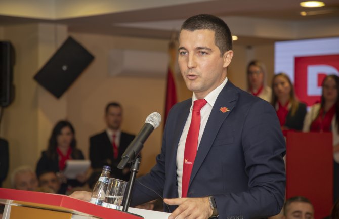 Bečić: Povući zakon o slobodi vjeroispovijesti