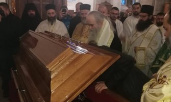 U Sabornu crkvu stigle mošti Svetog Vasilija kome će se danas pokloniti vjernici iz Crne Gore