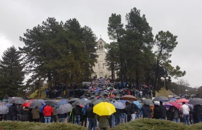 Joanikije: Ova iskušenja da prebrodimo okupljeni oko ćivota Svetog Vasilija