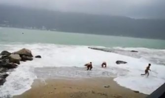 Mladići se danas kupali u Herceg Novom