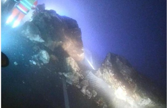 Odroni na putu Cetinje-Budva, saobraćaj u prekidu(FOTO)