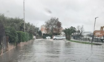 Zbog porasta nivoa vode zatvorene dvije ulice u Kalimanju i šetalište u Donjoj Lastvi