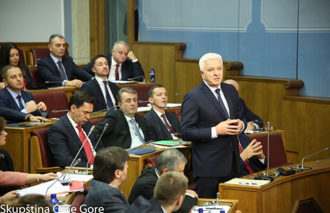 Marković policiji:  Ne smijete primijeniti silu prema narodu