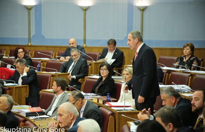 Popović: Vozila sa teškim bolesnicima ne mogu da prođu, nemojte da neko strada