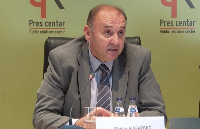 Bjeković: Scene viđene u crnogorskom parlamentu poraz demokratskih napora, smiriti tenzije