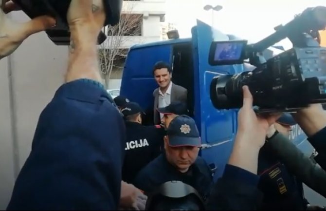 Poslanicima zadržavanje do 72 sata, od danas štrajkuju glađu 